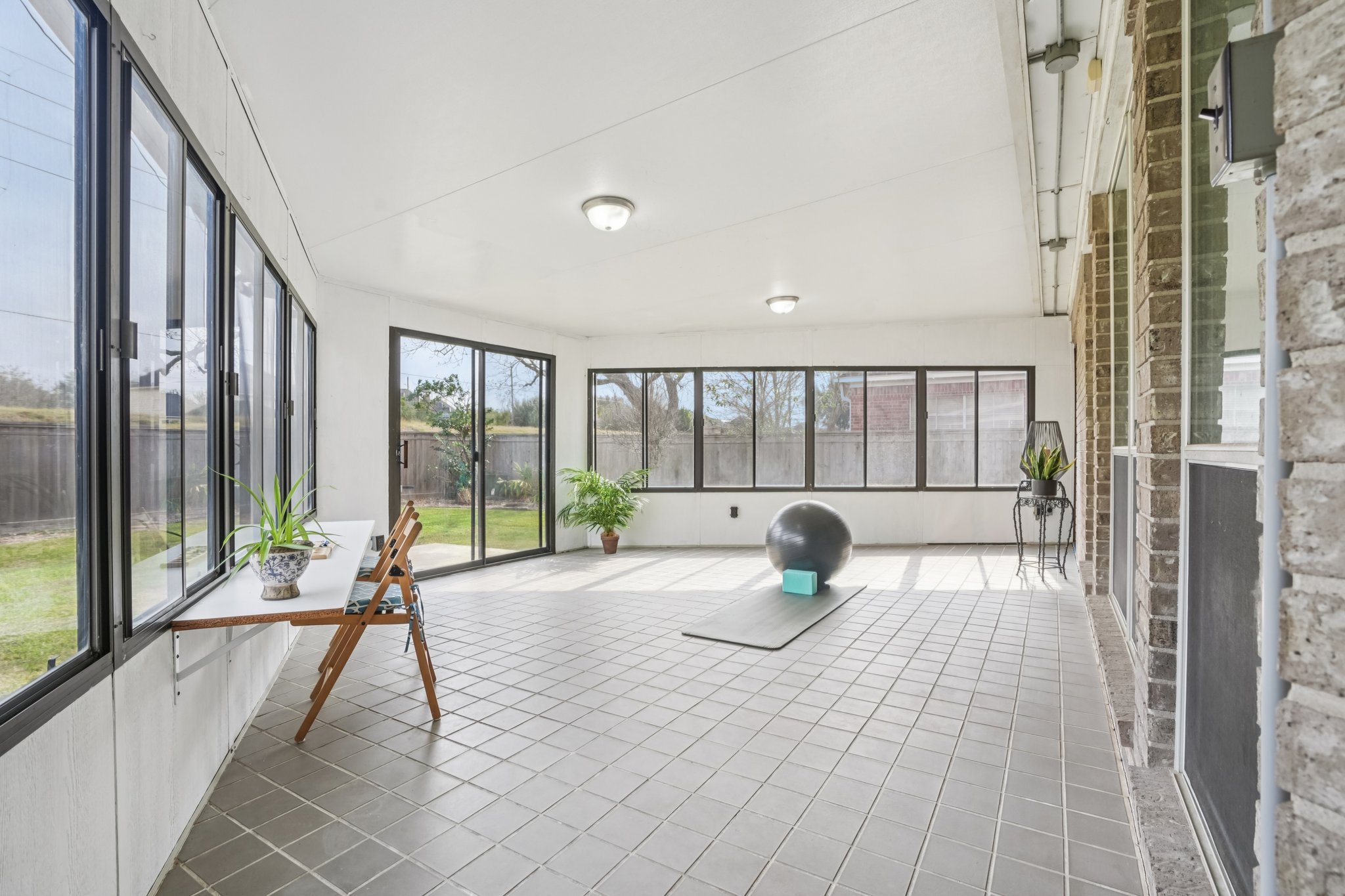 Rivercoach Ln-S1001-059.jpg