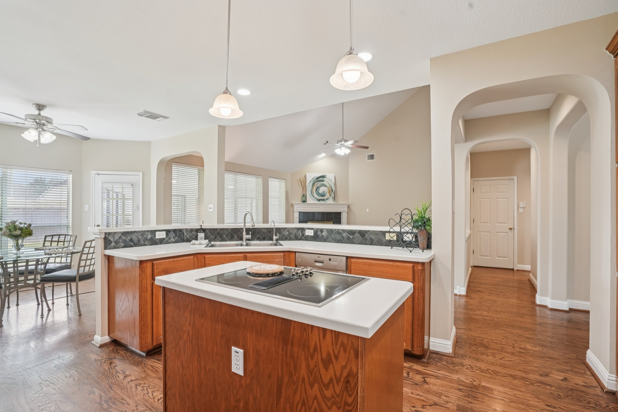 Rivercoach Ln-S1001-024r.jpg