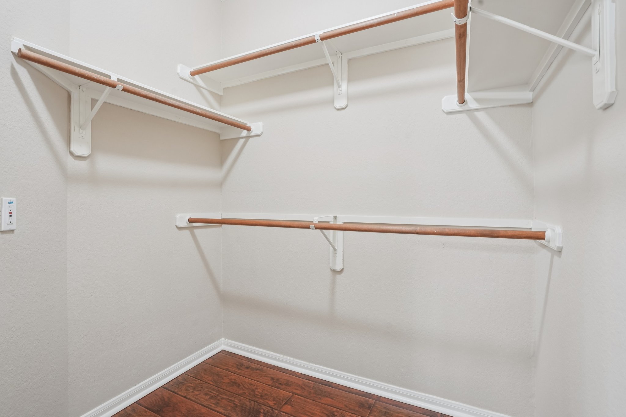 Rivercoach Ln-S1001-034r.jpg