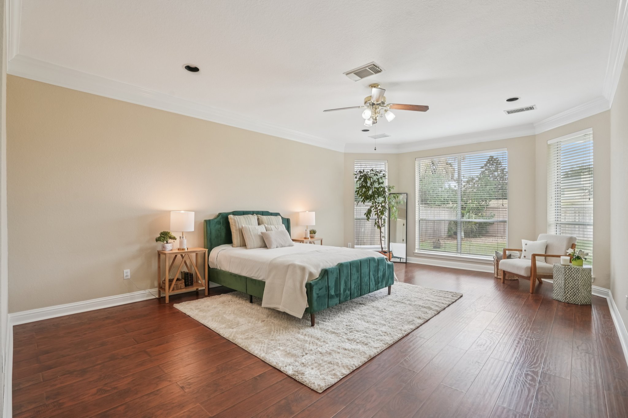 Rivercoach Ln-S1001-038r.jpg