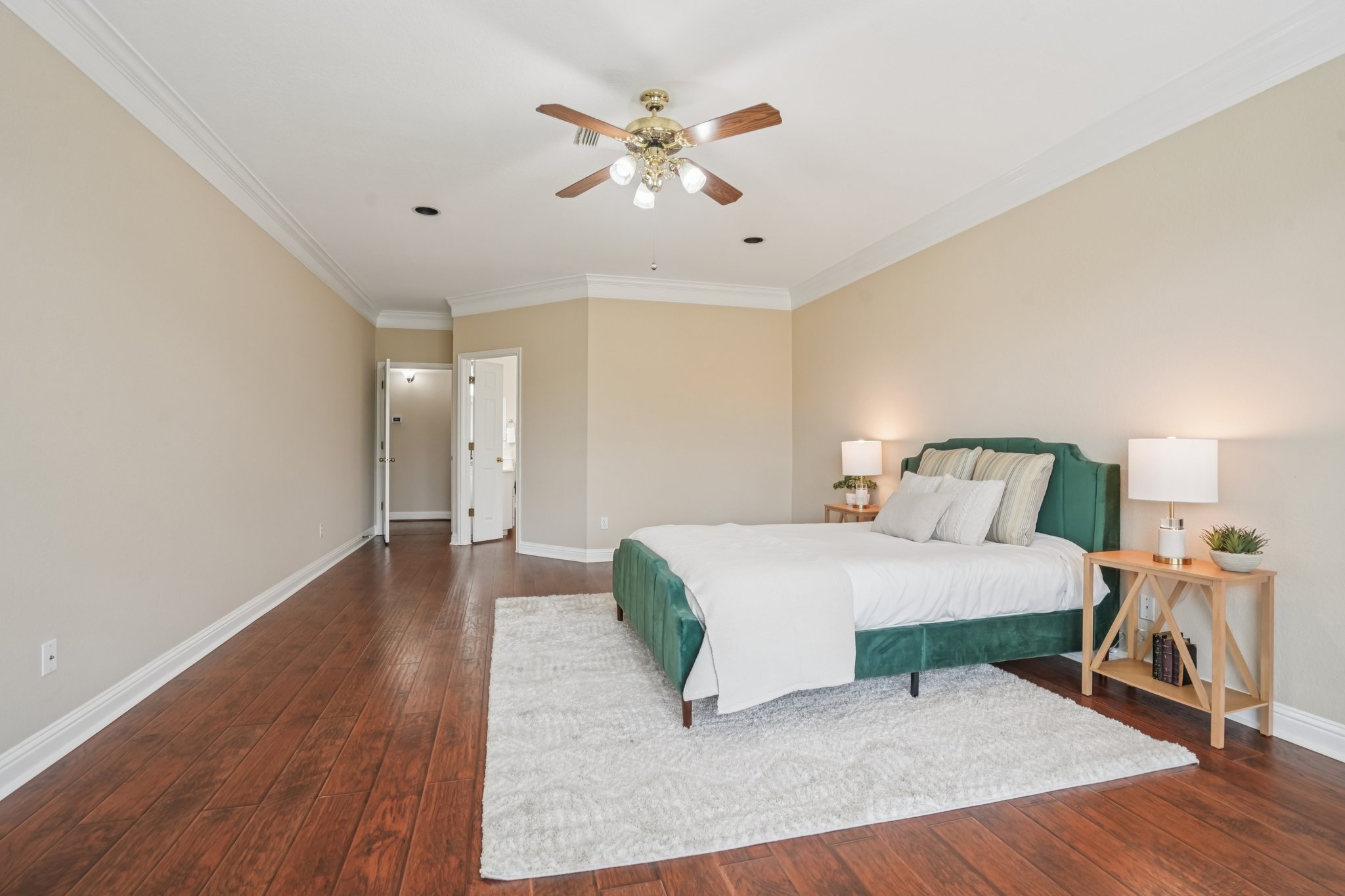 Rivercoach Ln-S1001-039r.jpg