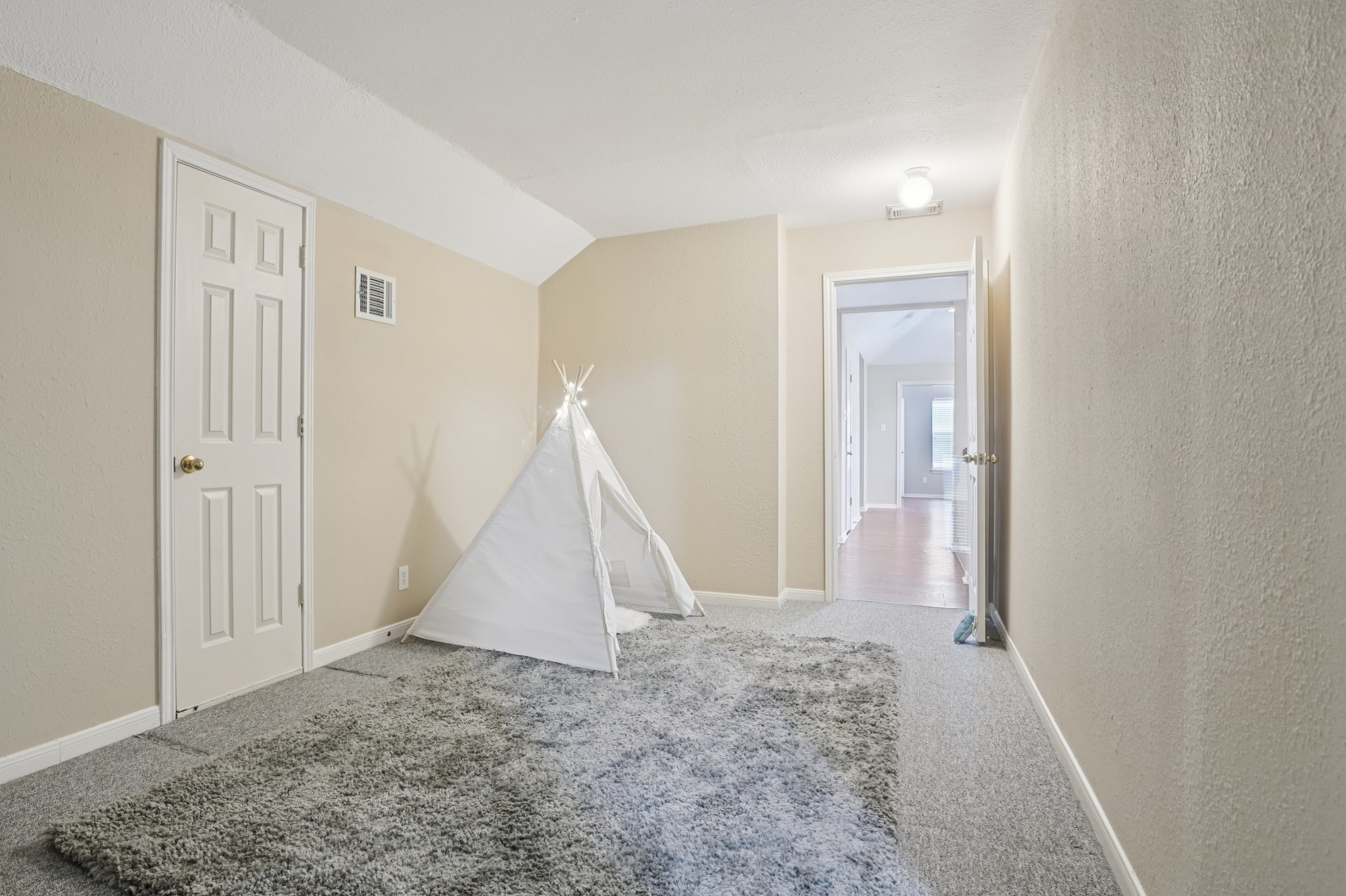 Rivercoach Ln-S1001-042r.jpg