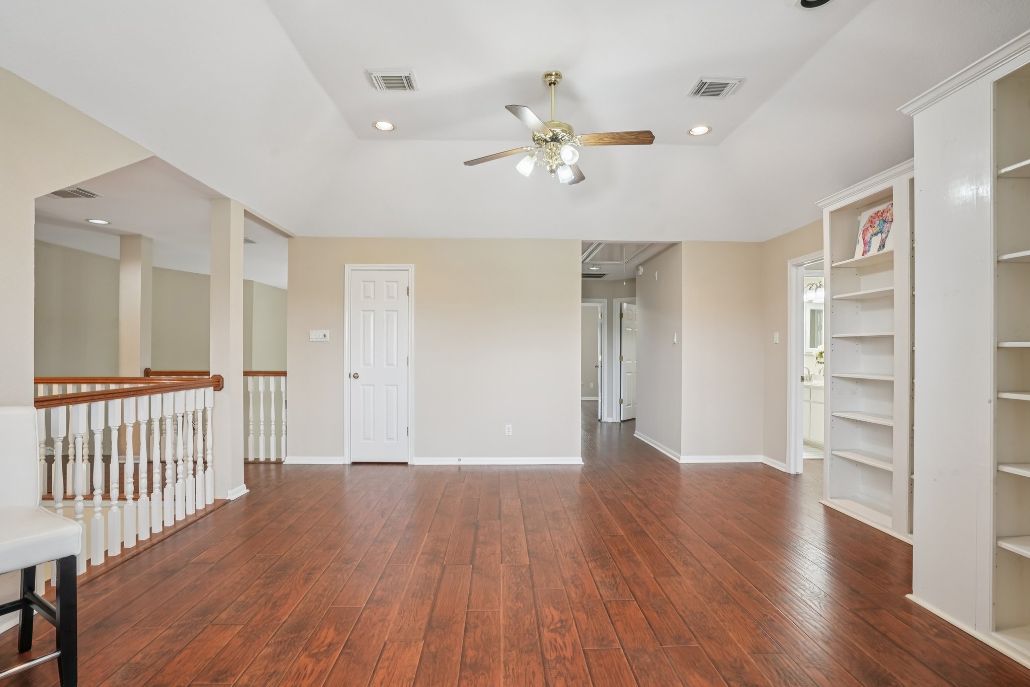 Rivercoach Ln-S1001-057r.jpg