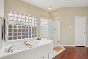 Rivercoach Ln-S1001-032.jpg