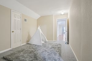 Rivercoach Ln-S1001-042.jpg