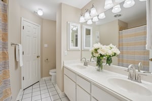 Rivercoach Ln-S1001-048.jpg