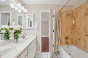 Rivercoach Ln-S1001-049.jpg