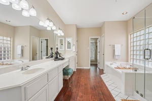 Rivercoach Ln-S1001-035r.jpg