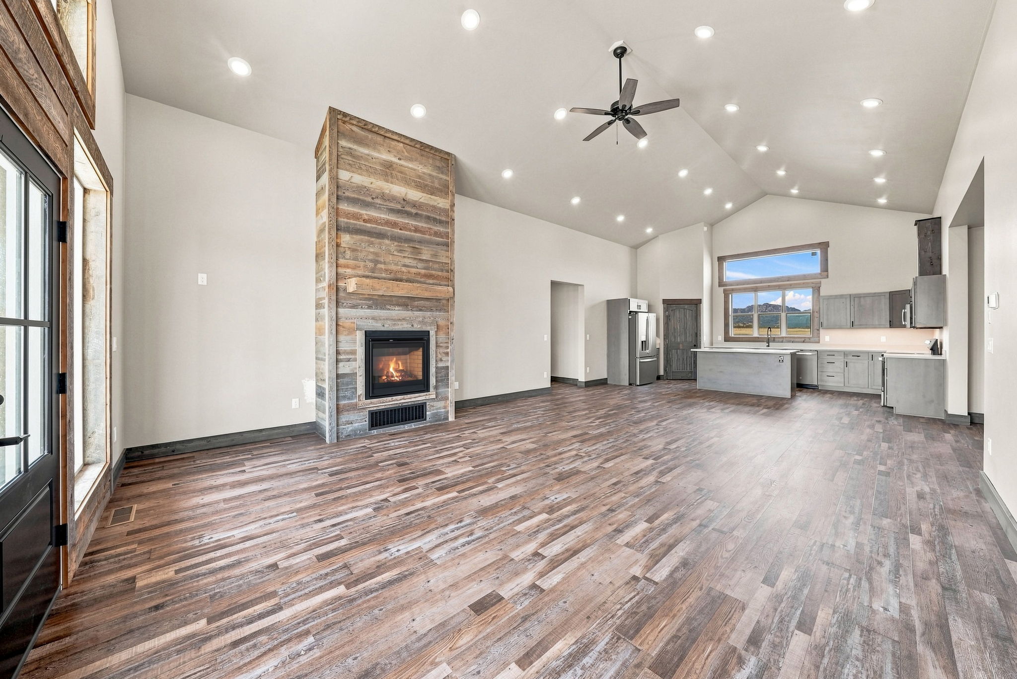  Photo 35