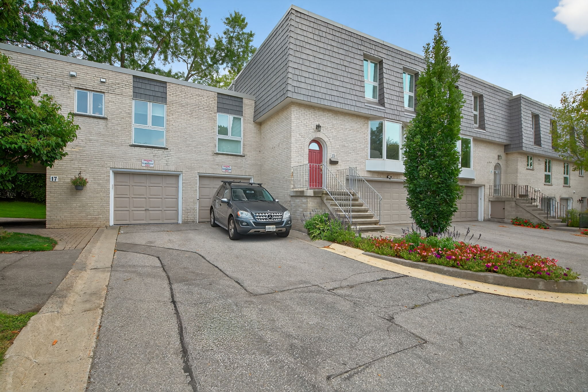 19 Snowshoe Millway Toronto, ON M2L 1T4
