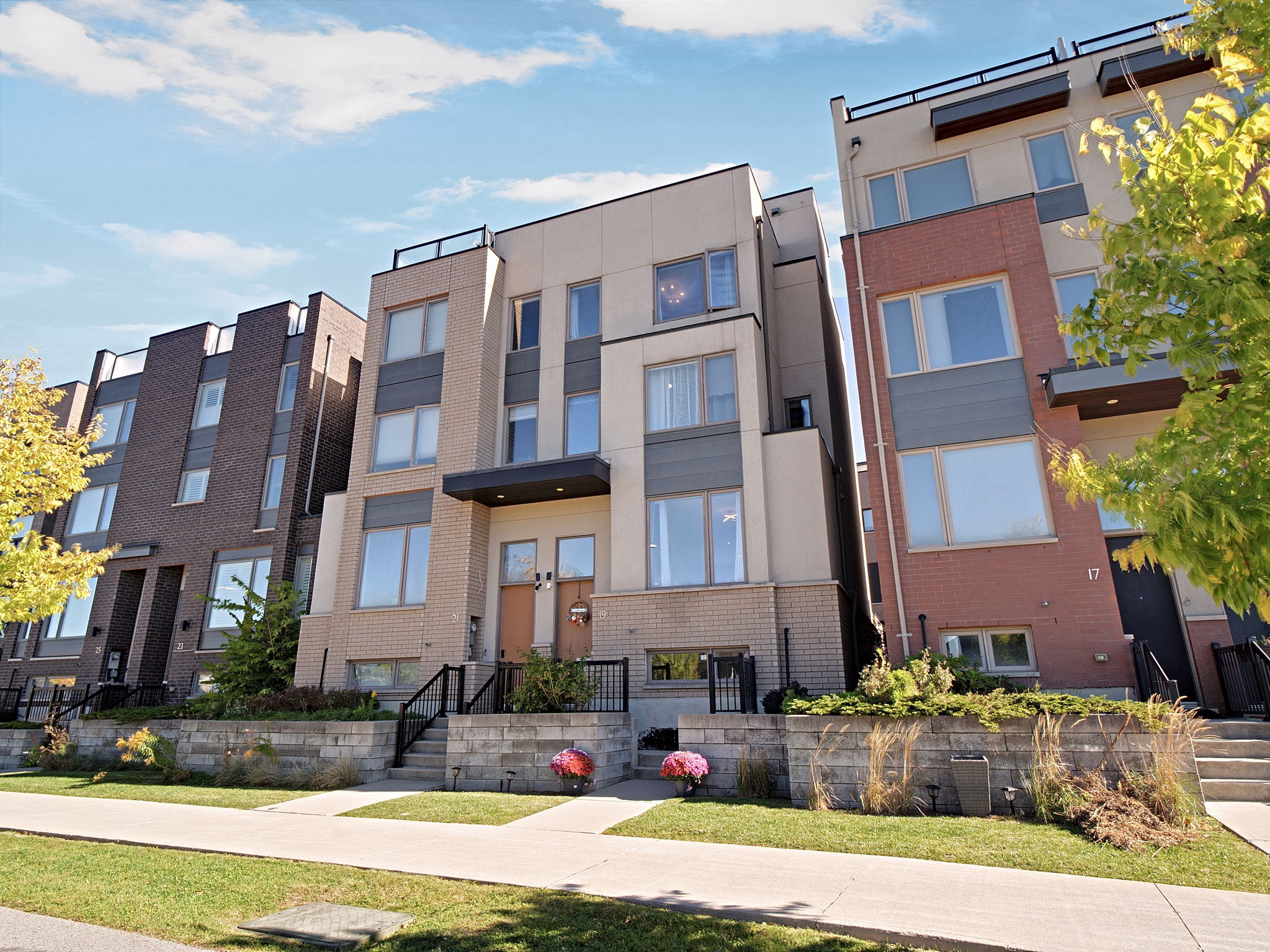 19 Stanley Greene Blvd Toronto, ON M3K 0B1