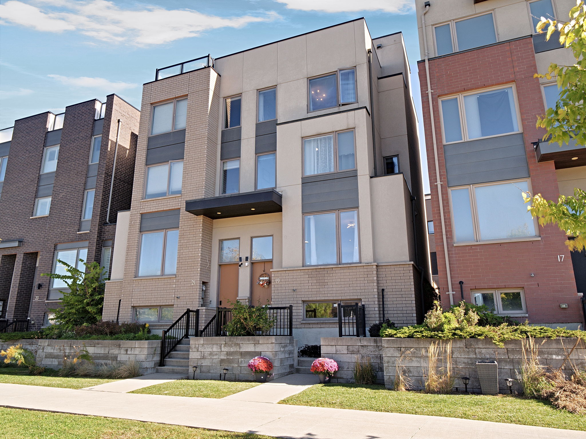 19 Stanley Greene Blvd Toronto, ON M3K 0B1