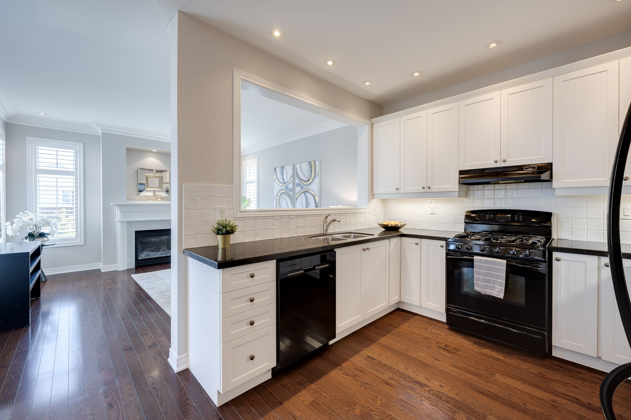 Aurora property showcase — delivered property photograph 6