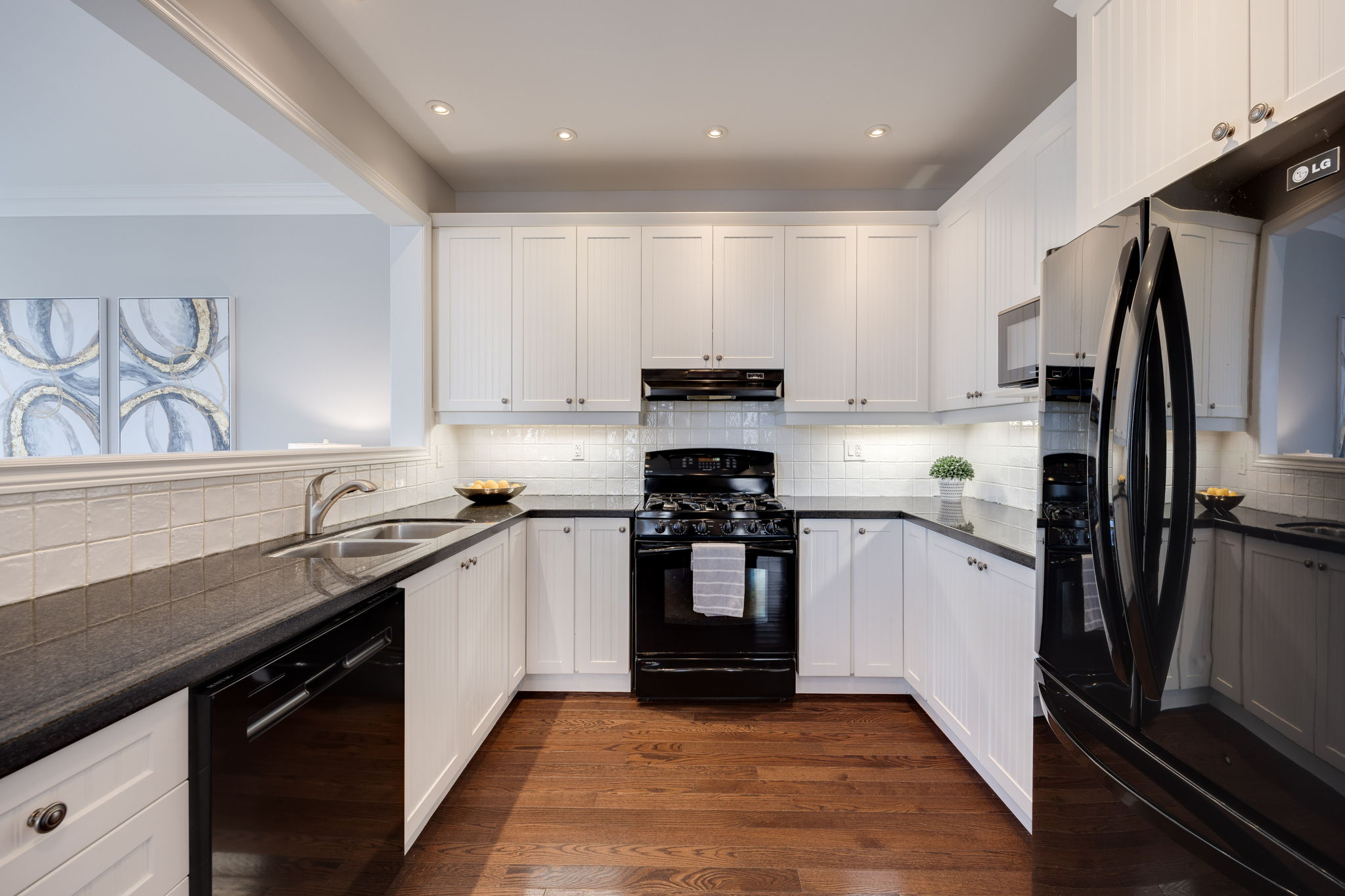 Aurora property showcase — delivered property photograph 8
