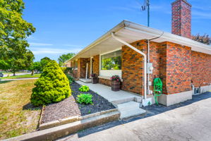 Front Porch/Entrance