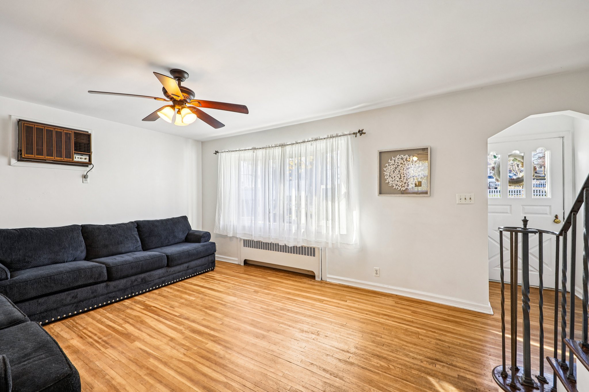 Bell St-S2111-010.jpg