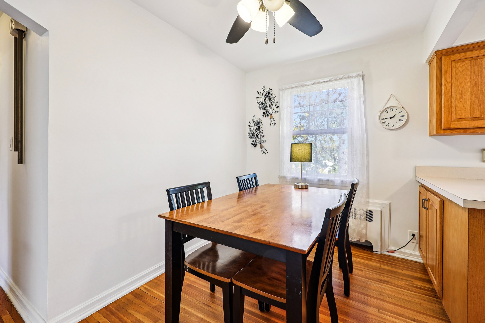 Bell St-S2111-014.jpg