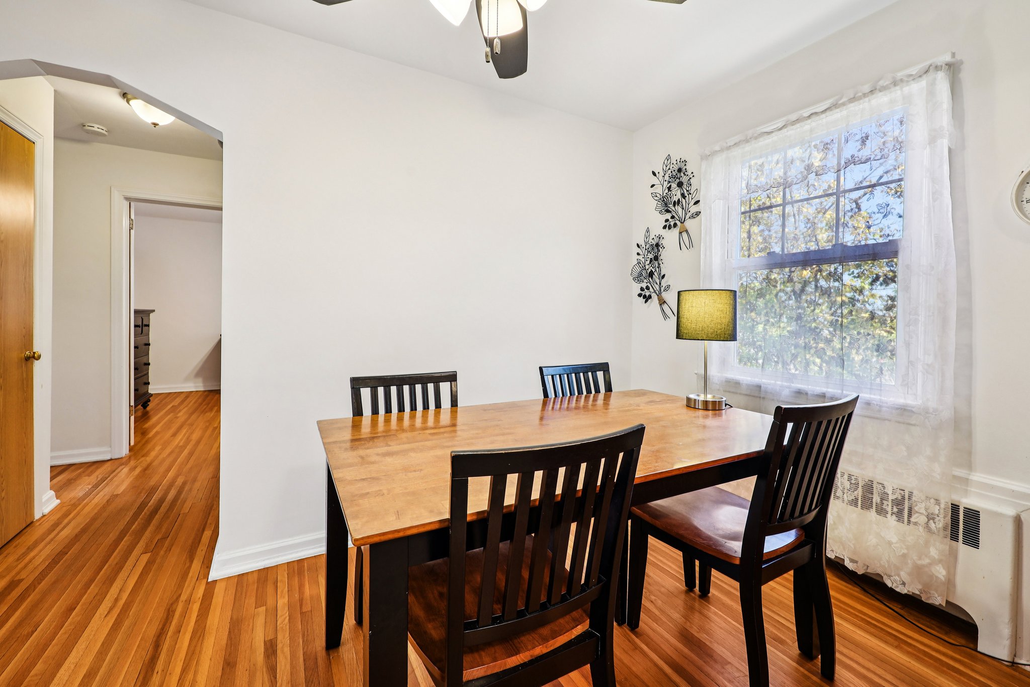 Bell St-S2111-015.jpg