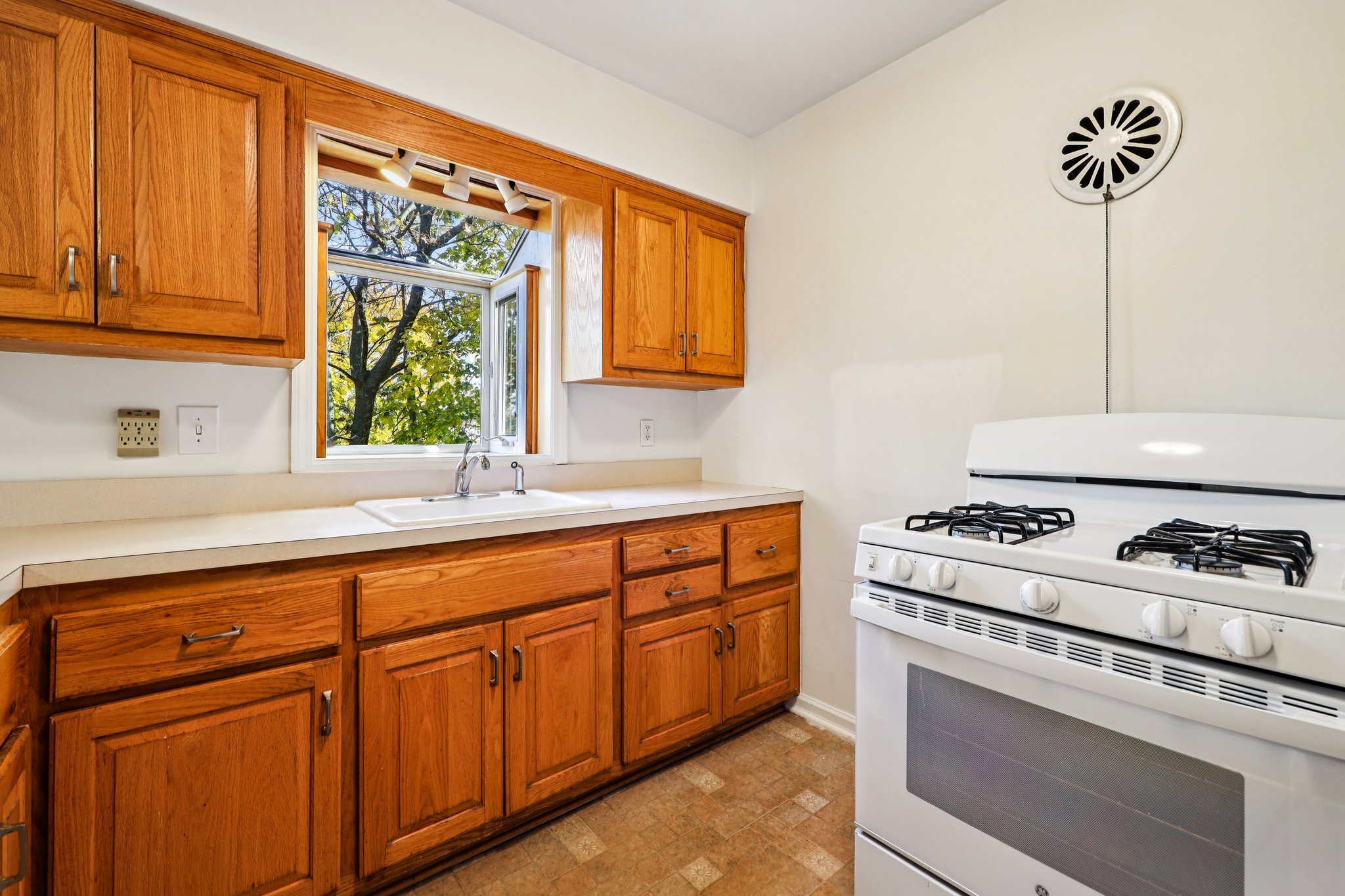 Bell St-S2111-017.jpg