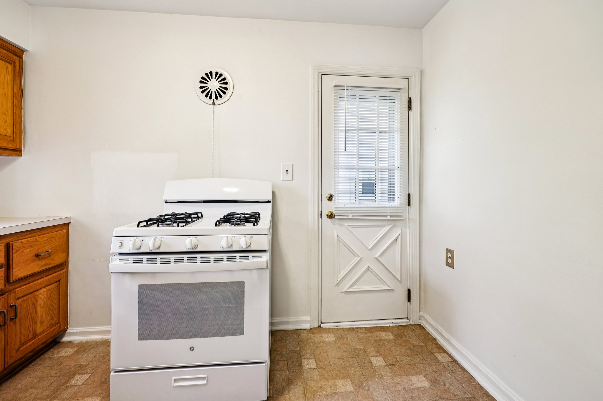 Bell St-S2111-020.jpg