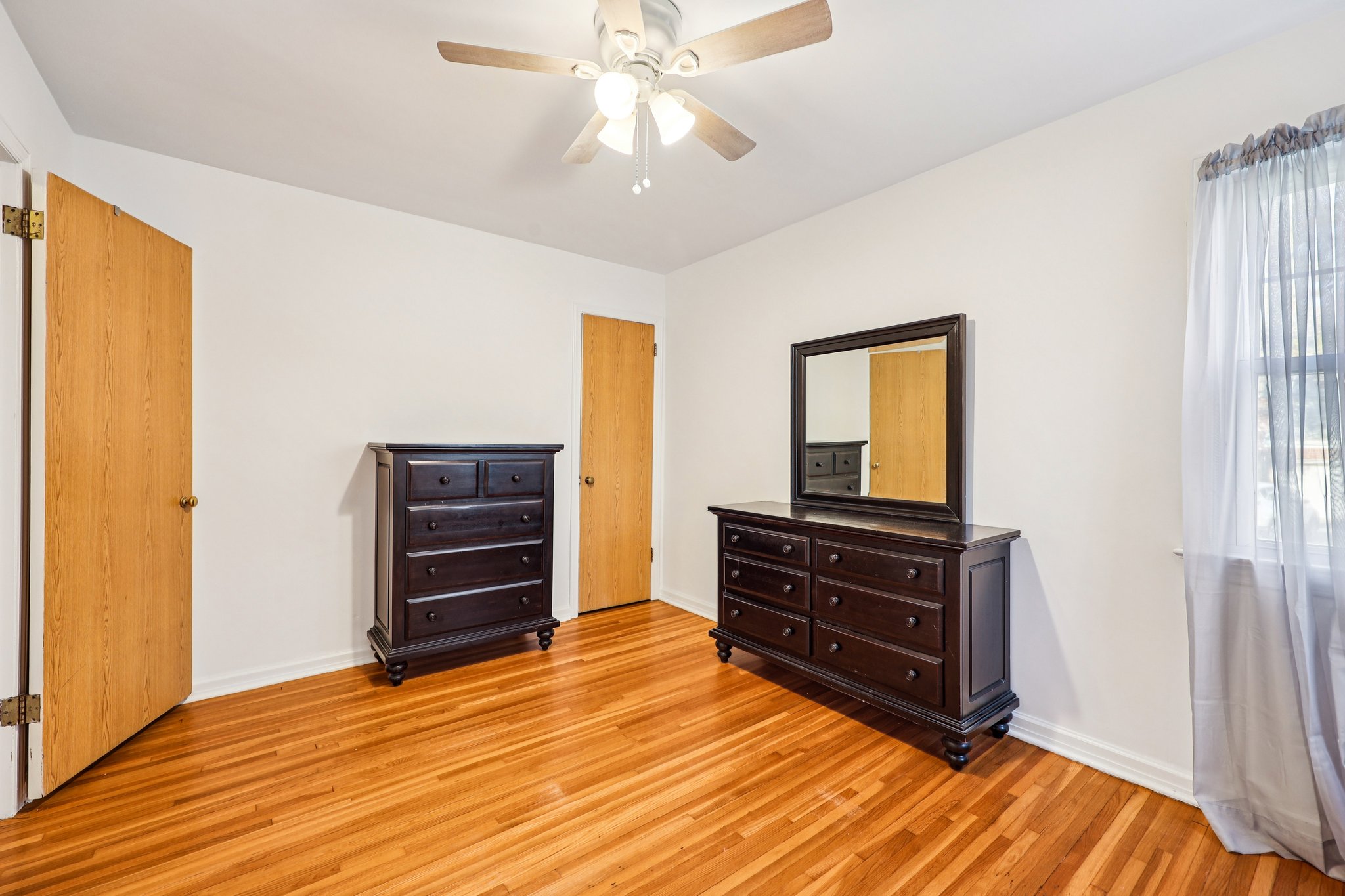 Bell St-S2111-024.jpg