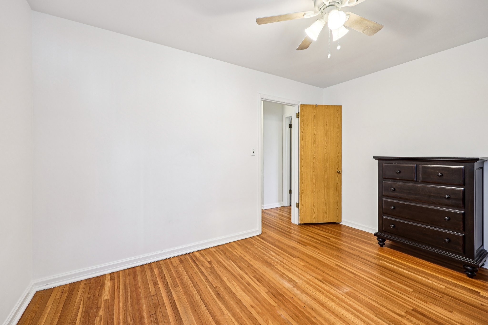 Bell St-S2111-025.jpg