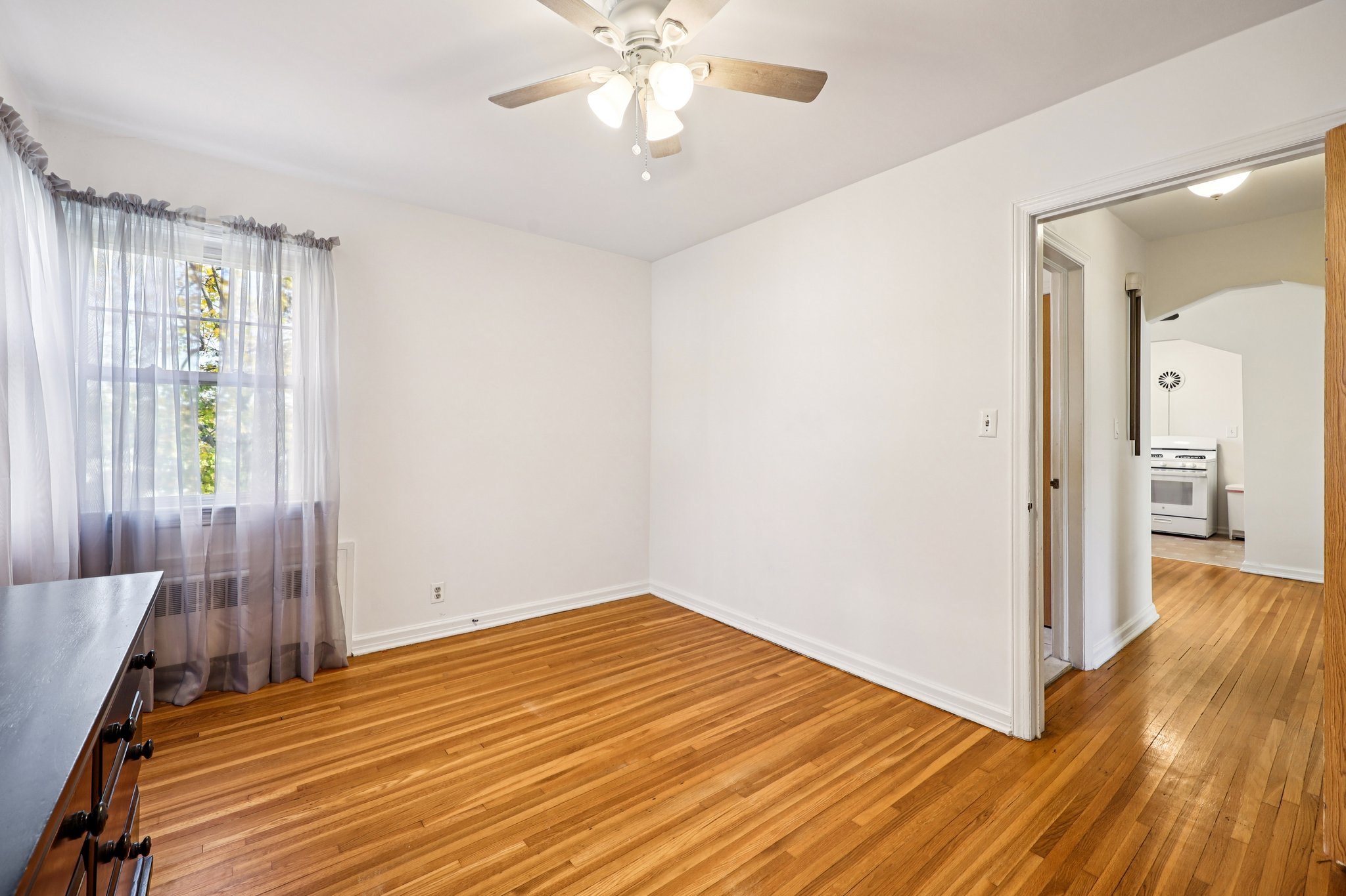 Bell St-S2111-026.jpg