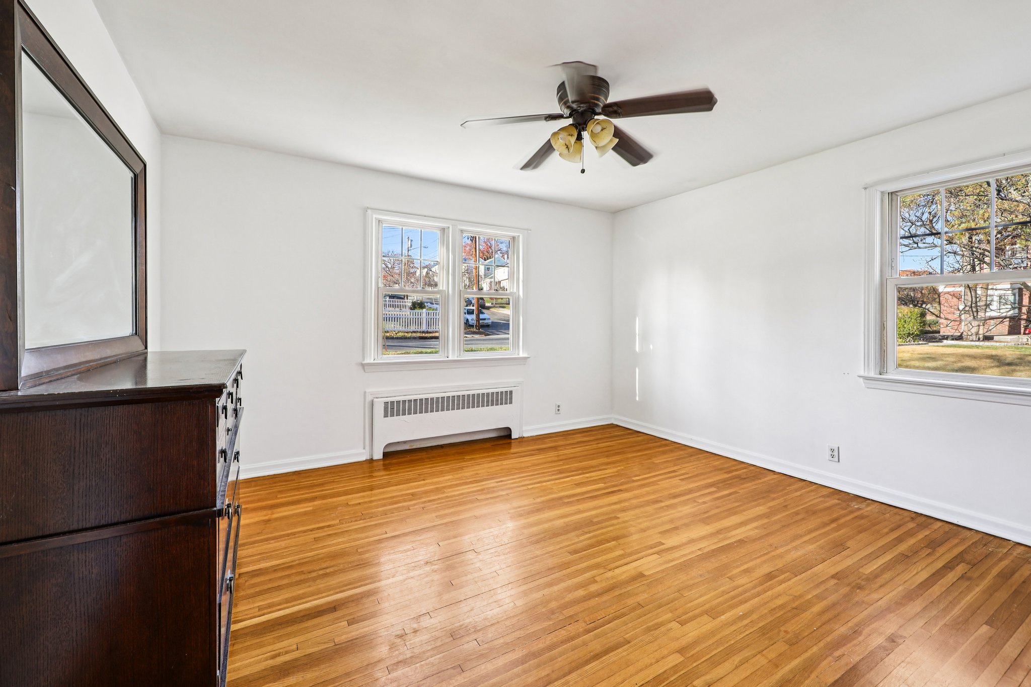 Bell St-S2111-027.jpg