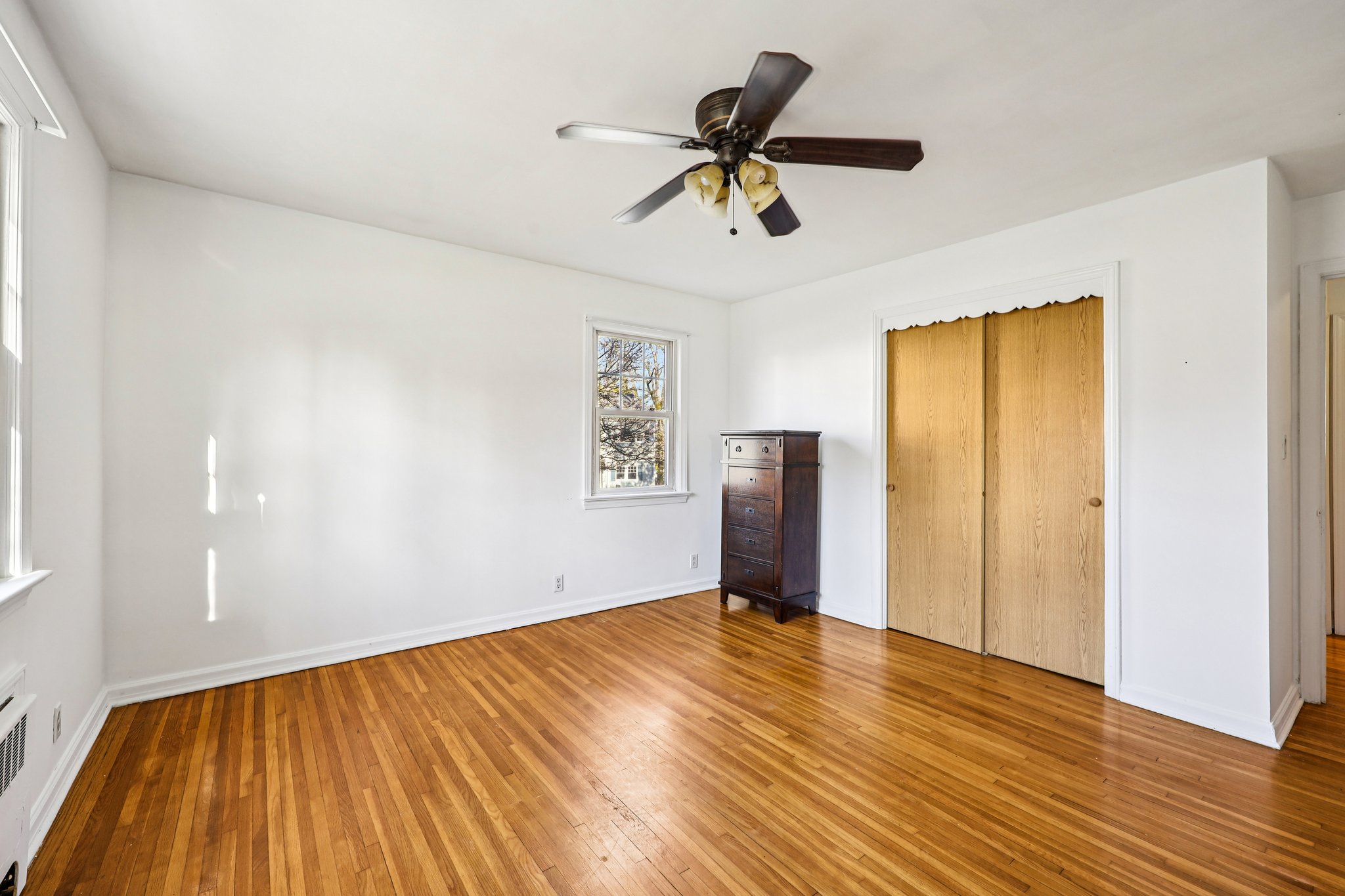 Bell St-S2111-028.jpg