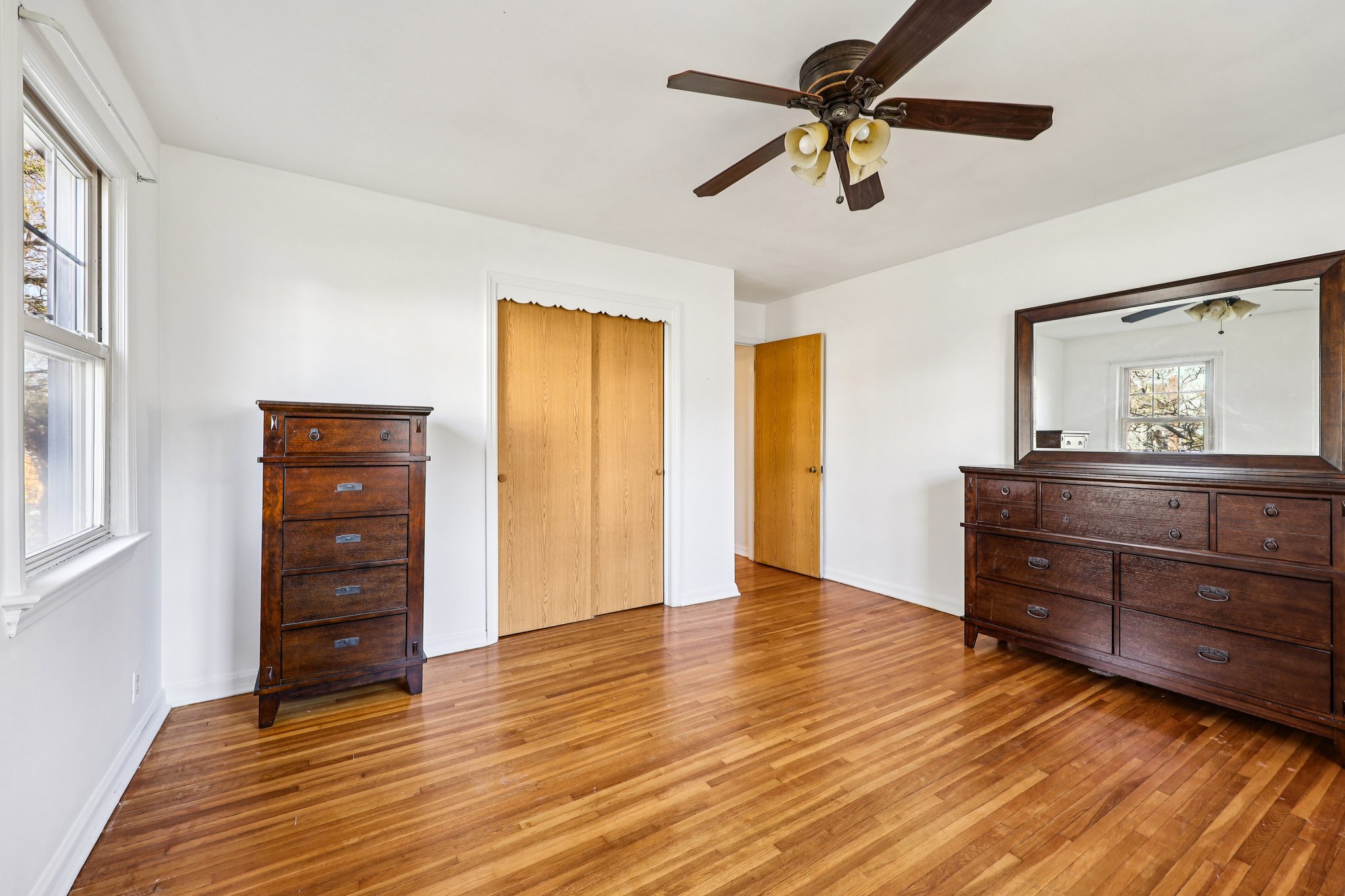 Bell St-S2111-029.jpg