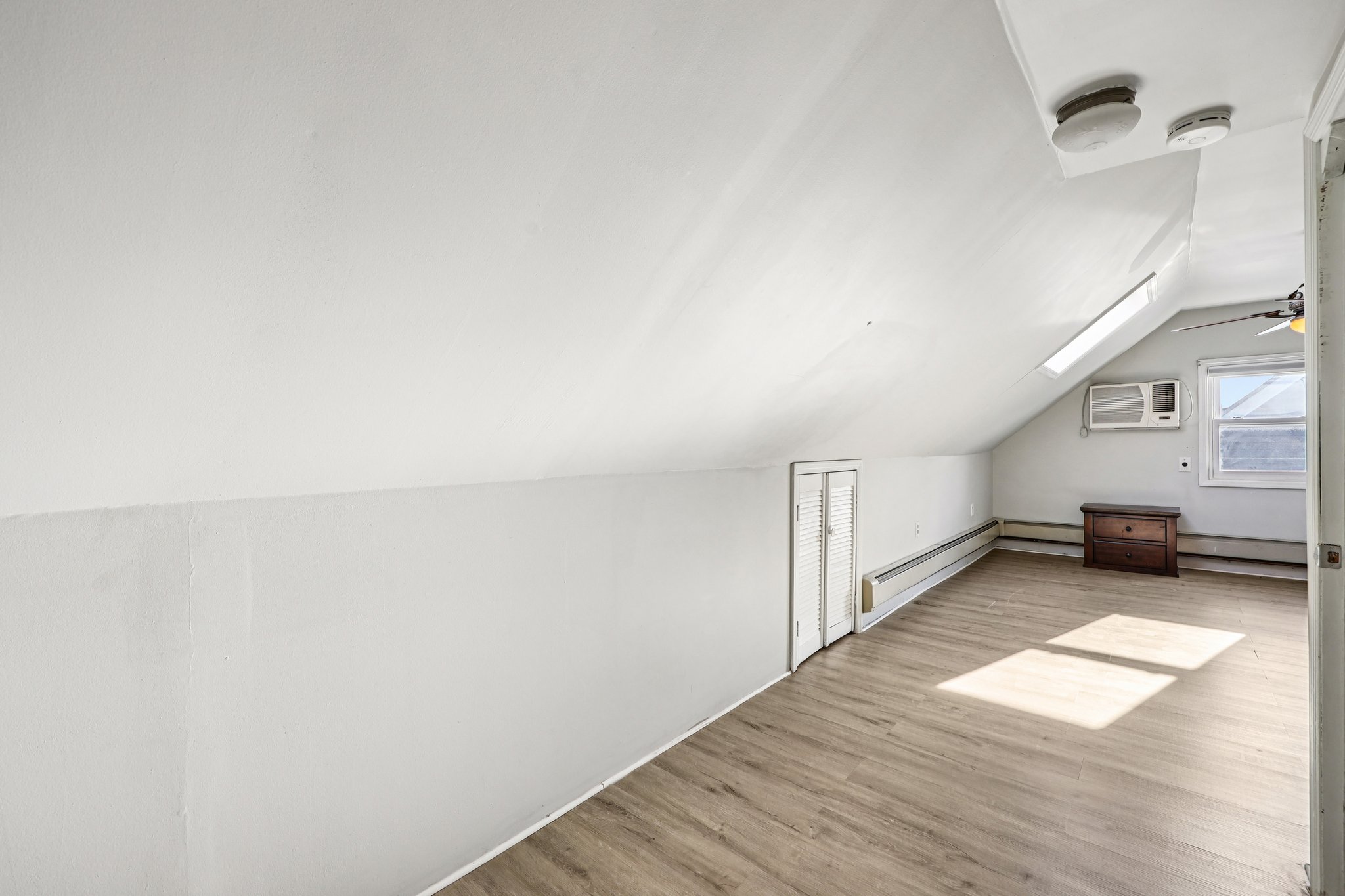 Bell St-S2111-034.jpg