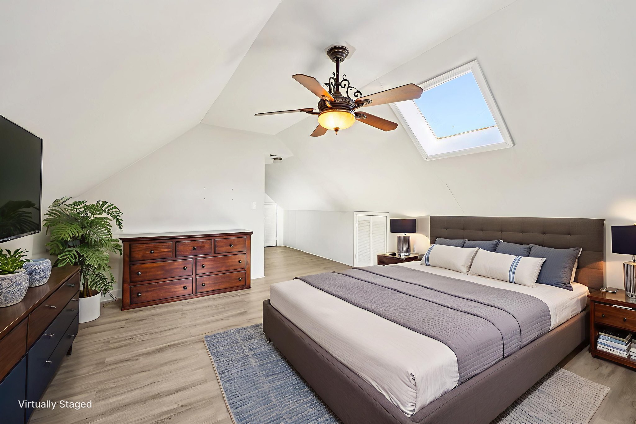 Bell St-S2111-032 virtually staged.jpeg