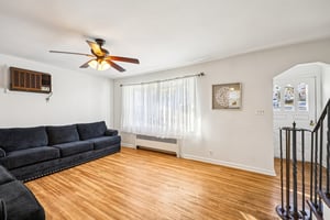 Bell St-S2111-010.jpg