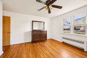 Bell St-S2111-030.jpg