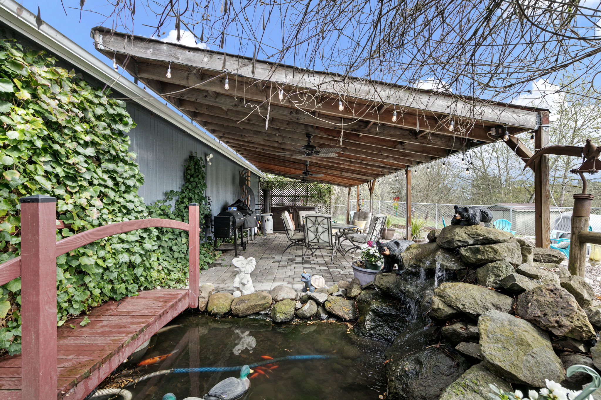  Photo 40