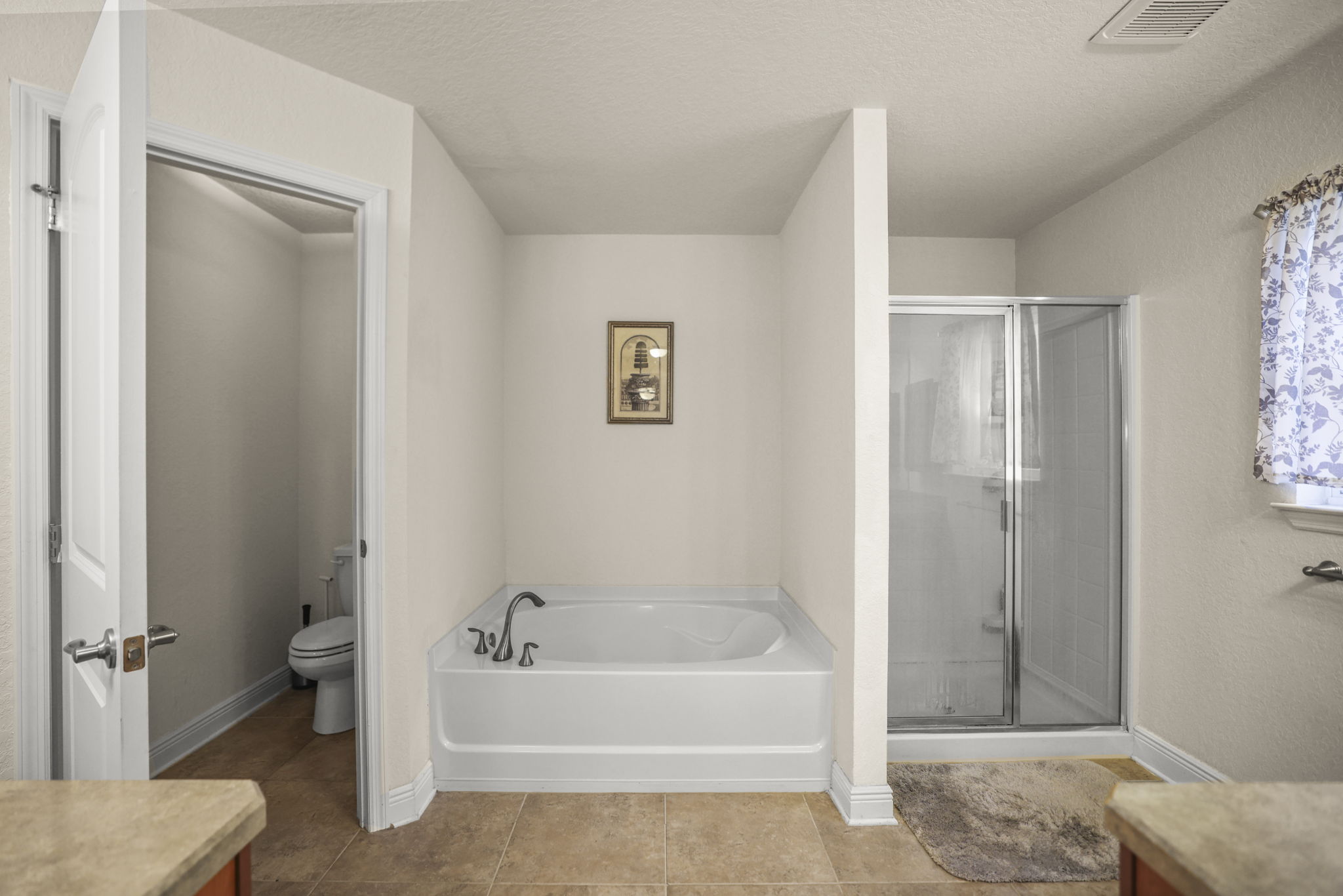 Bathroom 1 - 495A9610