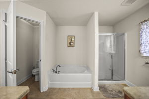 Bathroom 1 - 495A9610