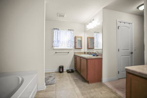 Bathroom 1 - 495A9614
