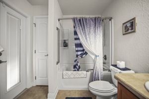 Bathroom 2 - 495A9669