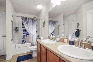 Bathroom 2 - 495A9672