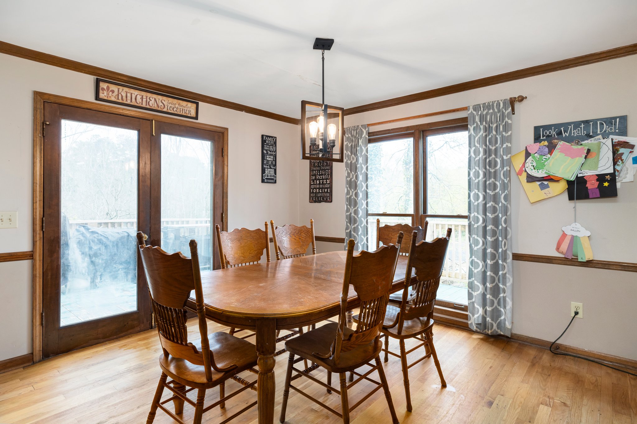 Eat-in kitchen and deck access!