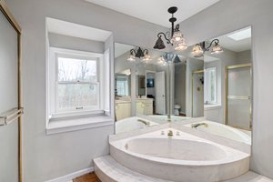 Soaking tub
