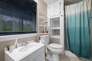 Full bathroom in suite!
