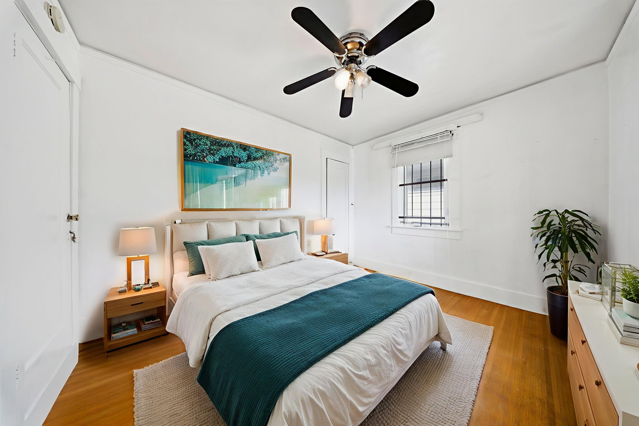 JBPHOTOHOMES20251031_0022 virtually staged.jpeg