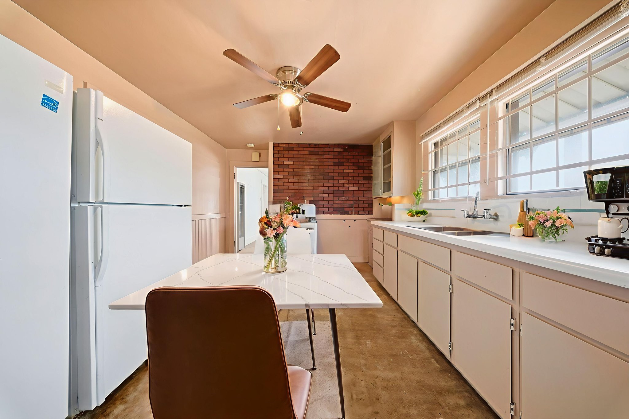 JBPHOTOHOMES20251031_0003 virtually staged.jpeg