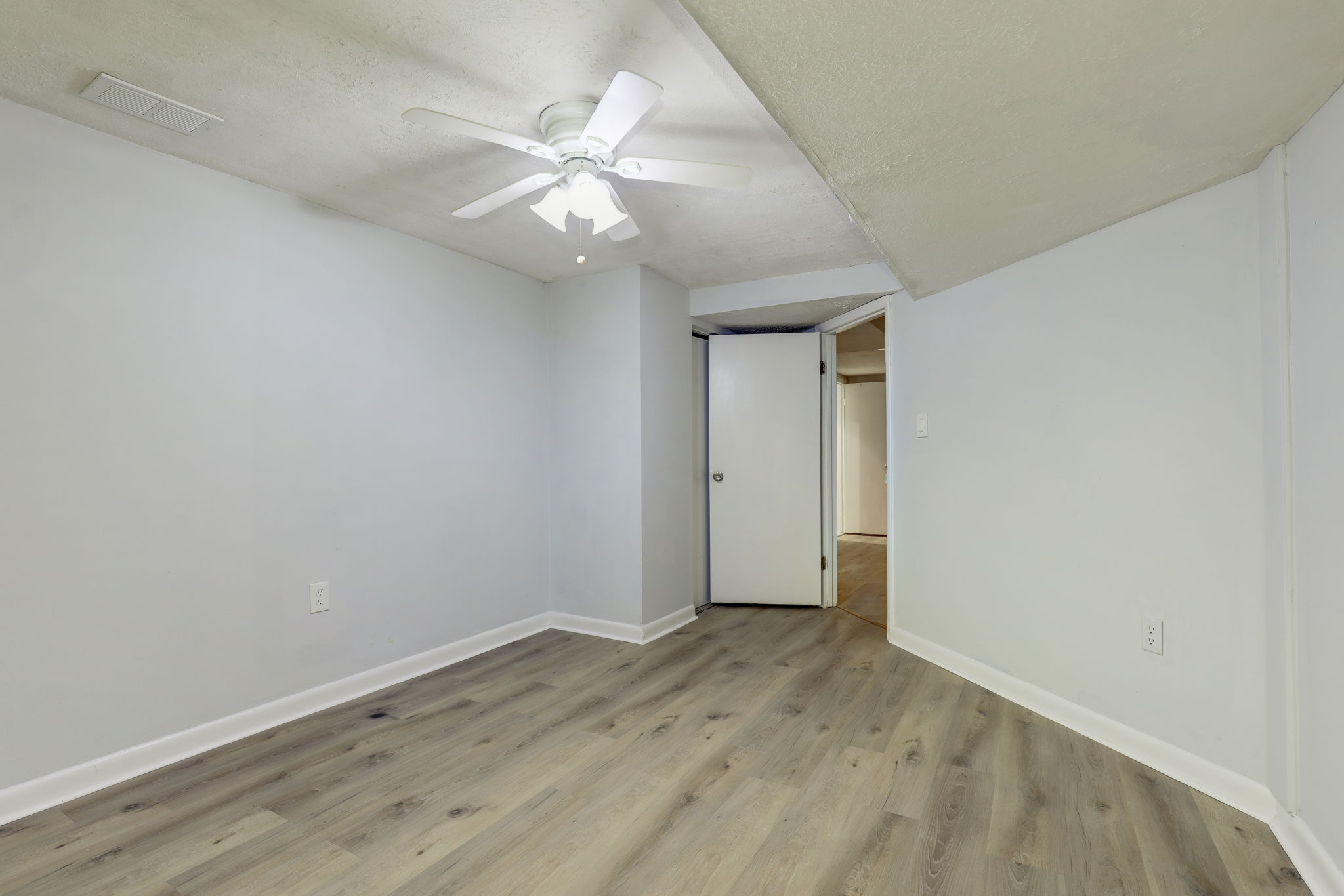 1901 Gainsboro Ro Rockville MD 20851_038
