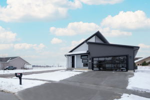 1901 Green Creek Rd, Cedar Falls, IA 50613, USA Photo 2