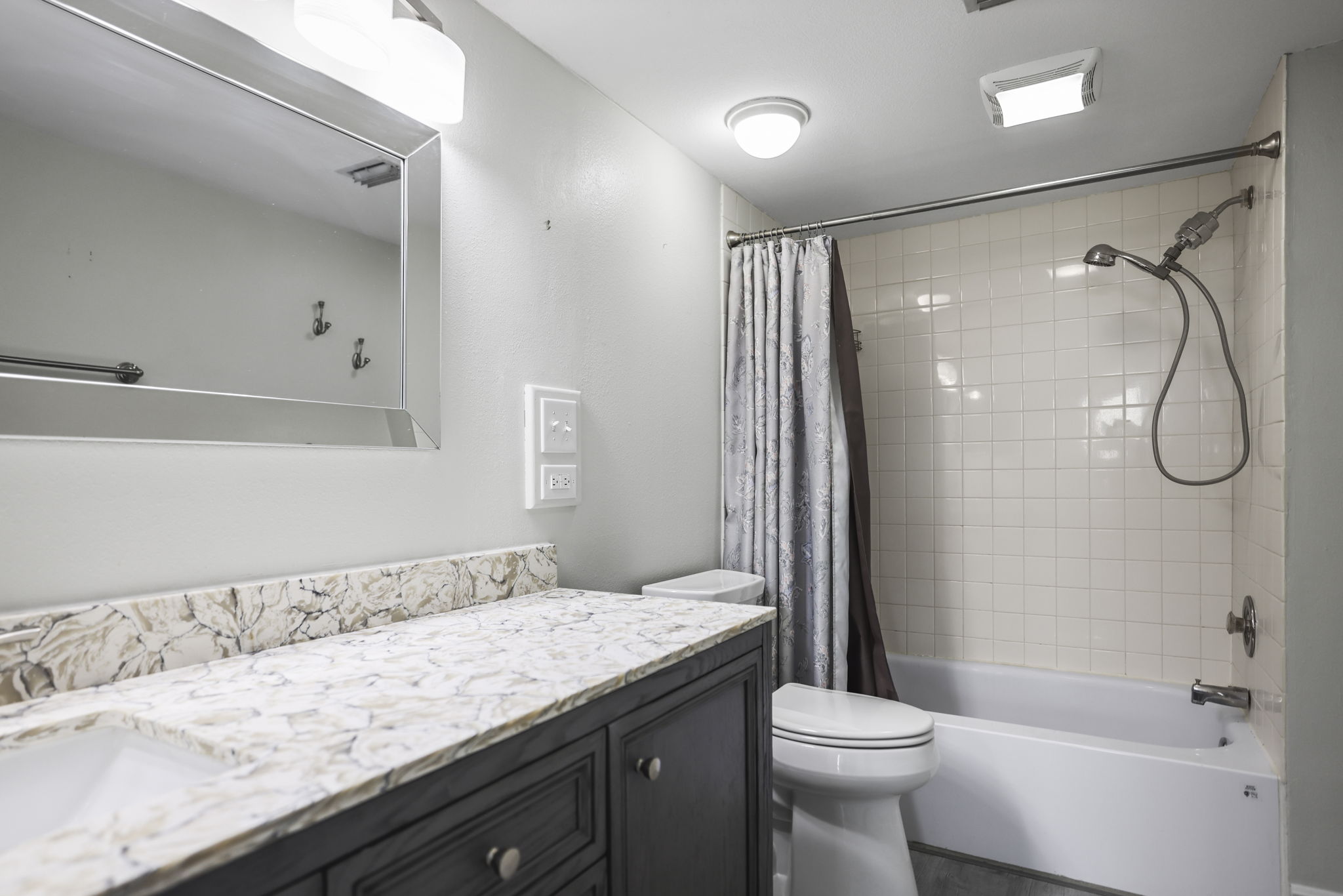 Bathroom 1 - 495A9960