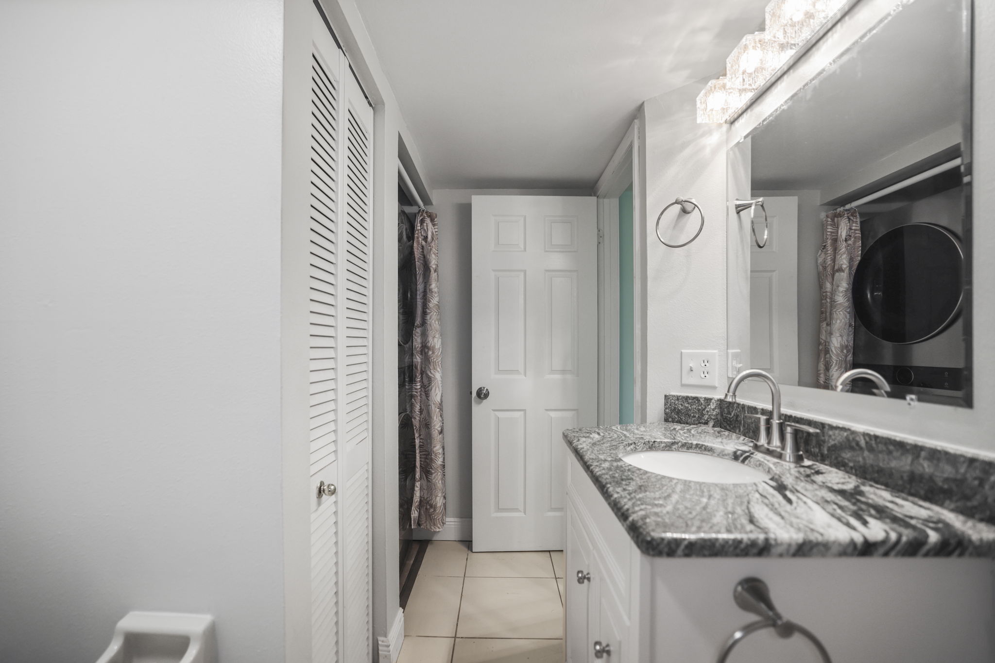 Bathroom 2 - 495A9966