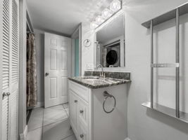 Bathroom 2 - IMG_7579